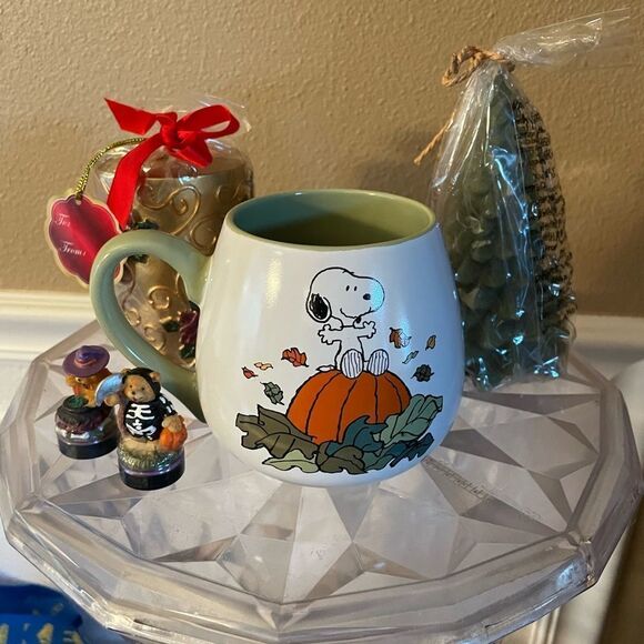 Snoopy Great Pumpkin Coffee Cup with Holiday Candles - Picture 1 of 14